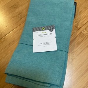 New set of 4 napkins